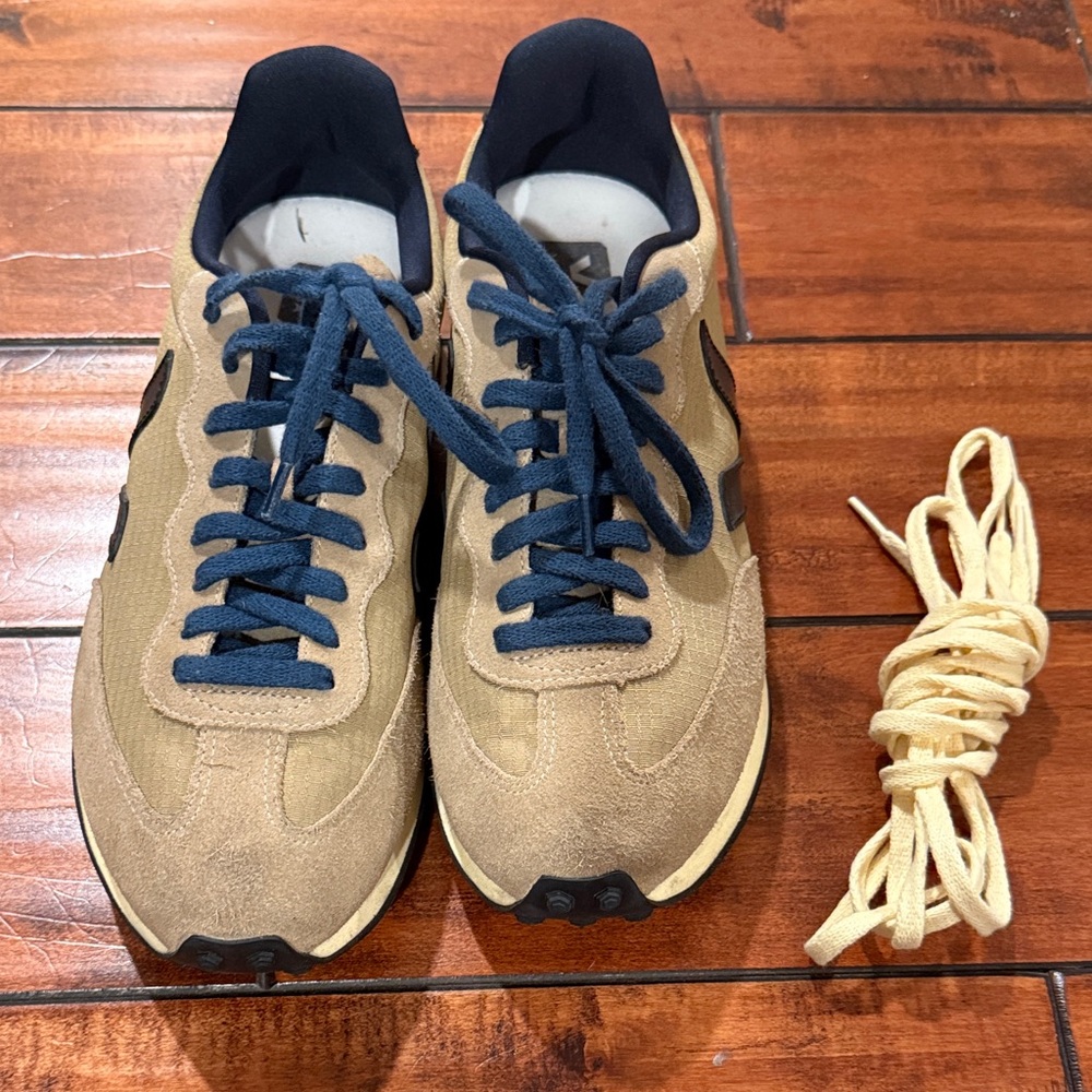 Veja Men's Beige and Navy Sneakers